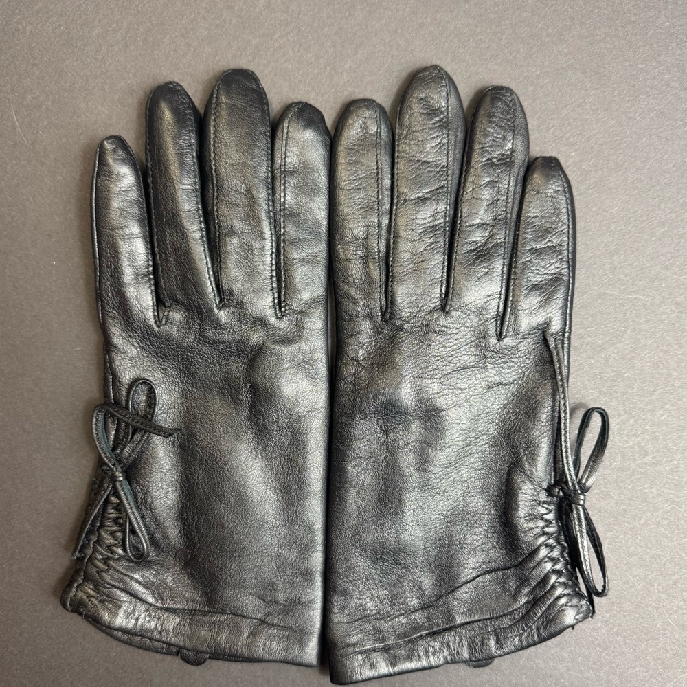 Sheepskin leather gloves w string bows - soft EUC black Sz 7 Merona Excellent